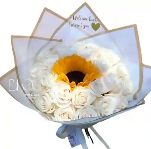 Flores Rosas Blancas Y Girasol