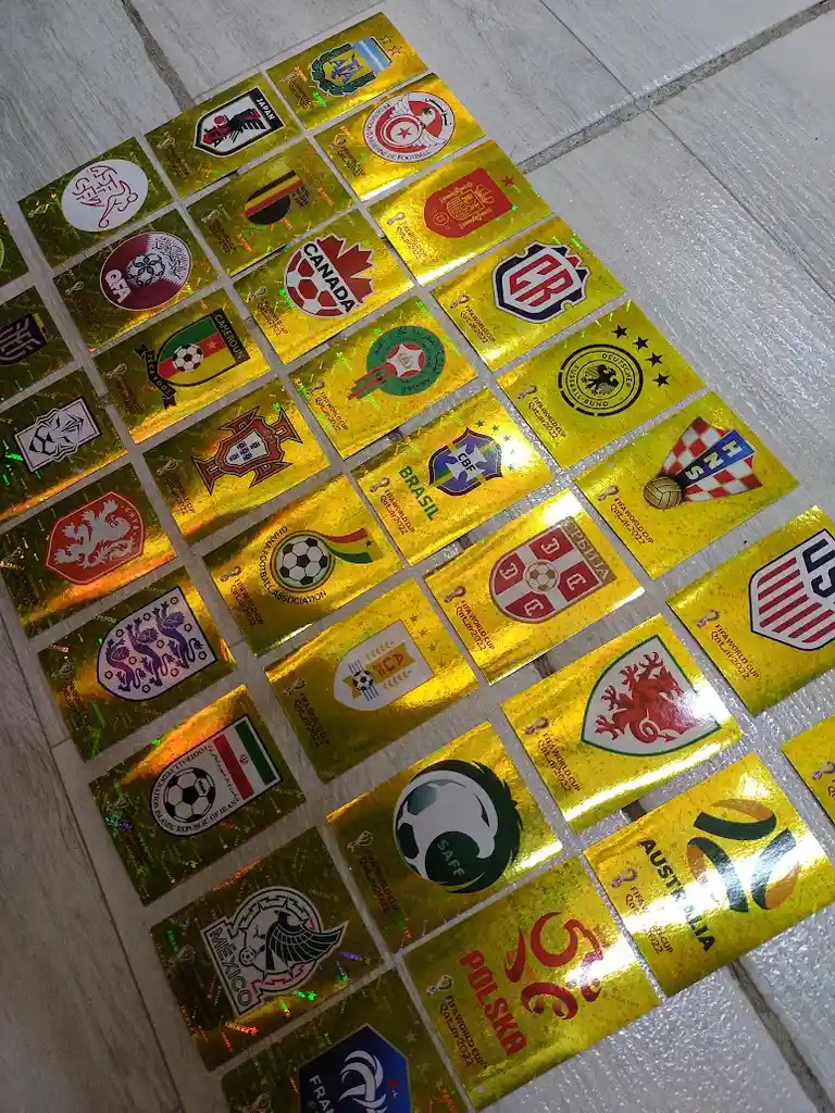 32 Escudos Laminas Sticker Set Completo De Escudos Para Album Copa Mundial Qatar 2022 Panini