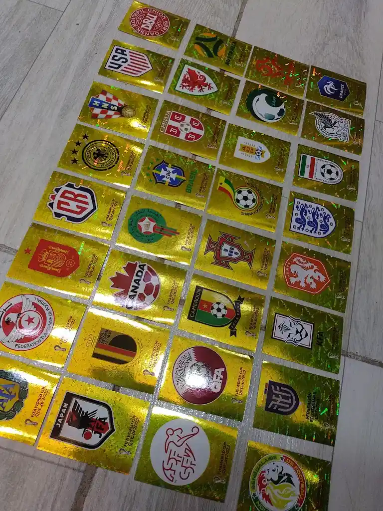 32 Escudos Laminas Sticker Set Completo De Escudos Para Album Copa Mundial Qatar 2022 Panini
