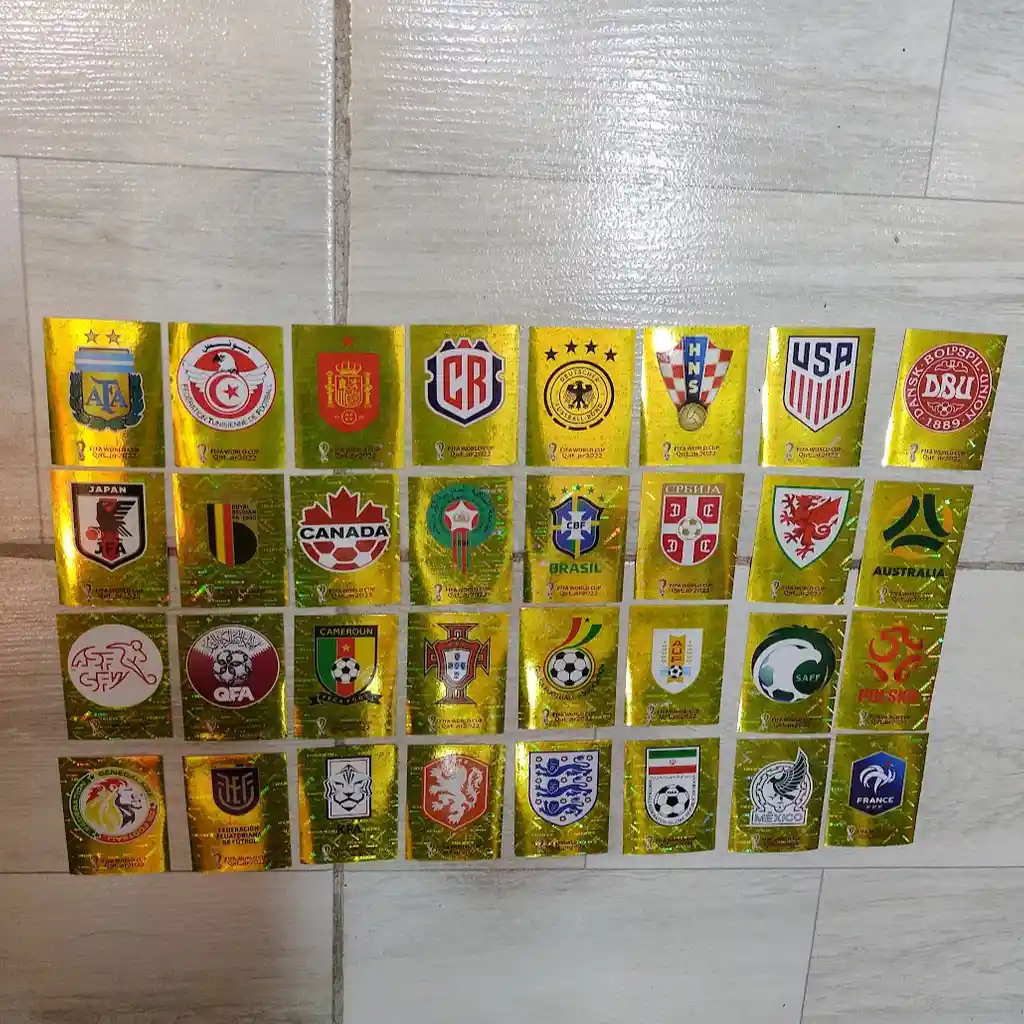32 Escudos Laminas Sticker Set Completo De Escudos Para Album Copa Mundial Qatar 2022 Panini