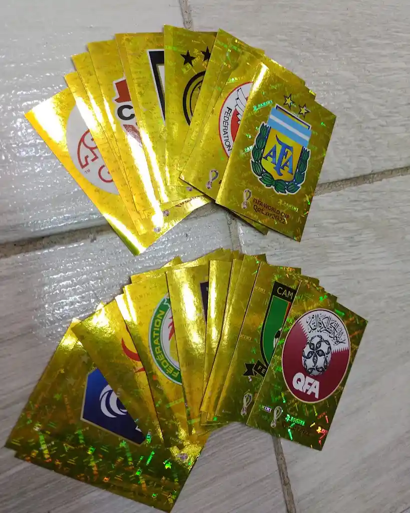 32 Escudos Laminas Sticker Set Completo De Escudos Para Album Copa Mundial Qatar 2022 Panini