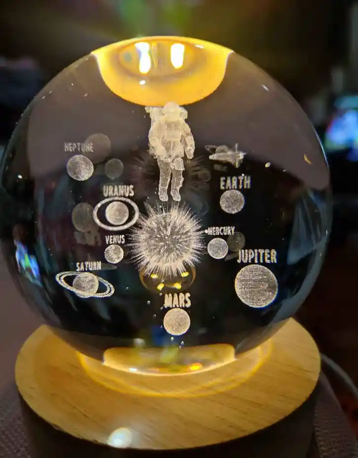 Lámpara Esfera De Cristal Astronauta Con Planetas