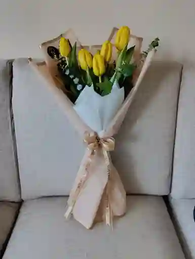 Bouquet De 5 Tulipanes Amarillos