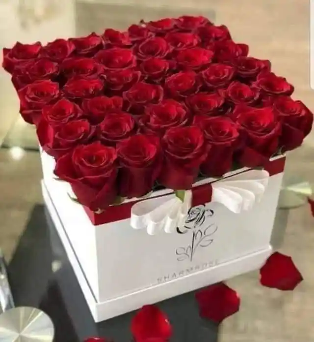 Caja Premium Con 24 Rosas Rojas