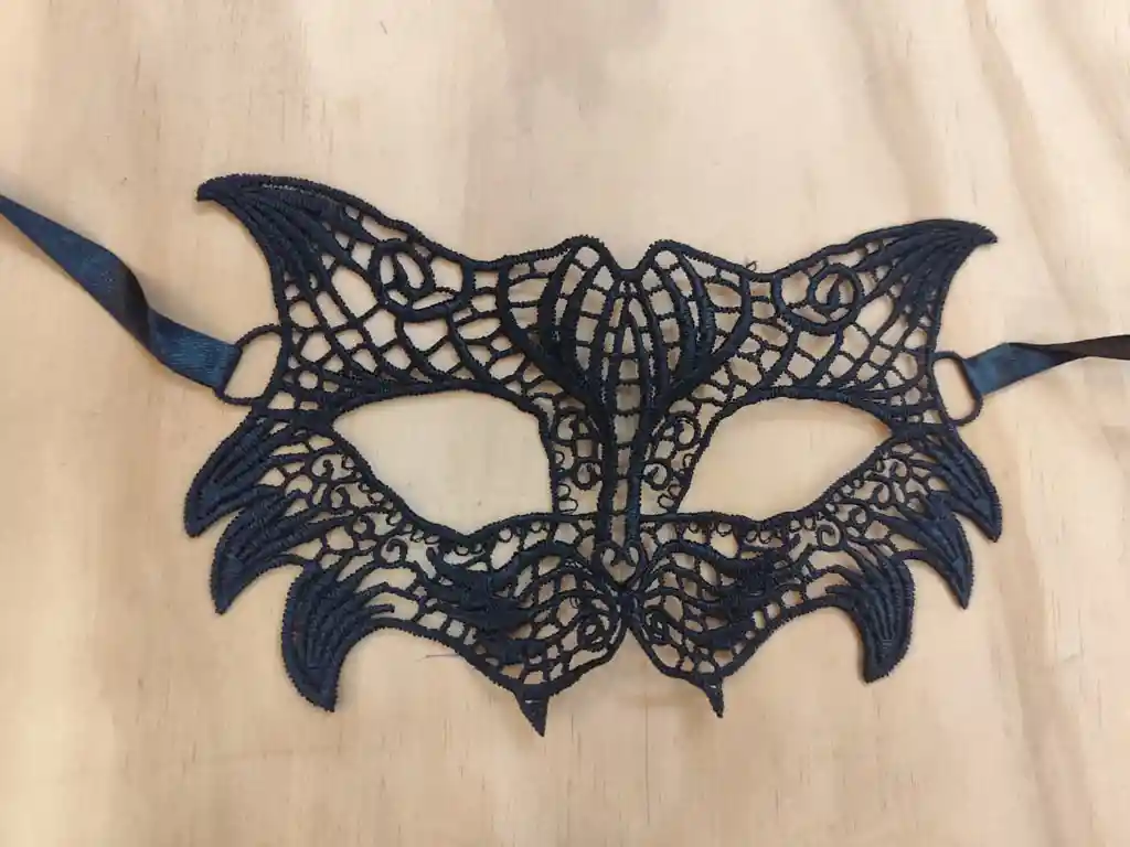 Antifaz Kitty Negro En Encaje