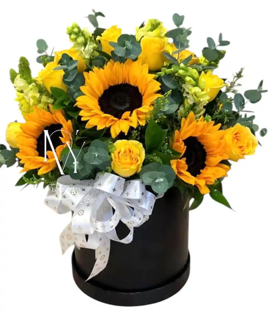 Flores Rosas Amarillas Y Girasoles En Cilindro