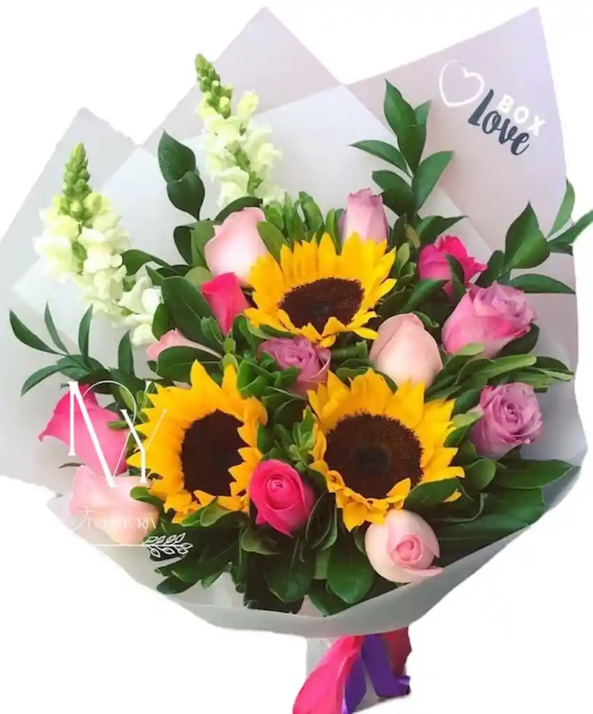 Flores Rosas Y Girasoles En Bouquet