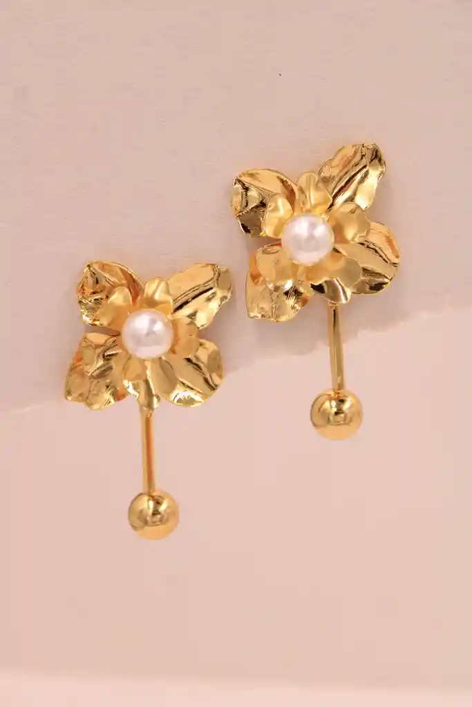 Aretes Flor Dorada Con Perla Y Dije Colgante
