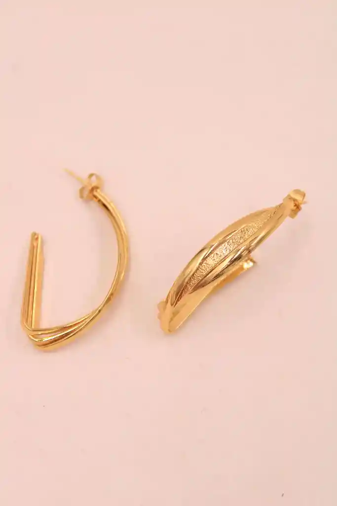 Aretes Dorados Diseño Cruzado
