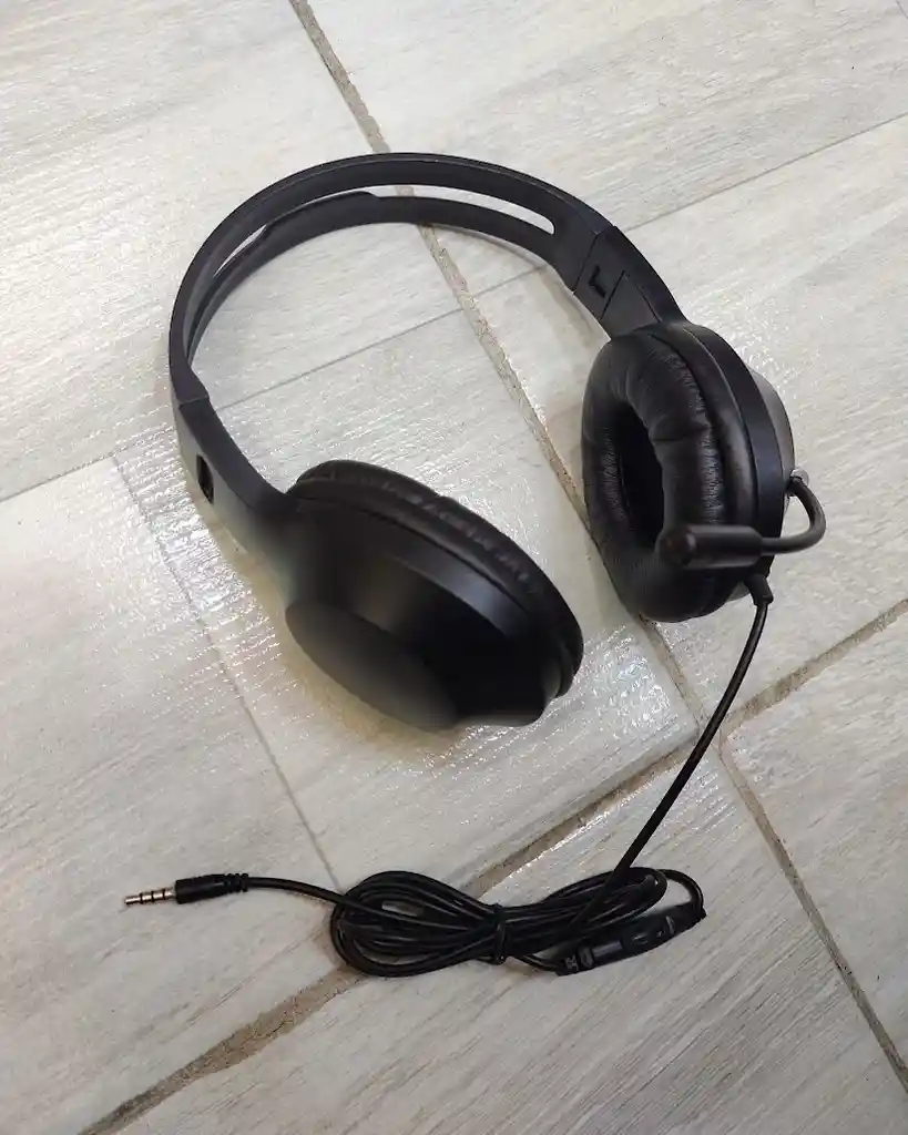 Audifonos Diadema Con Cable Color Negro Gm2004