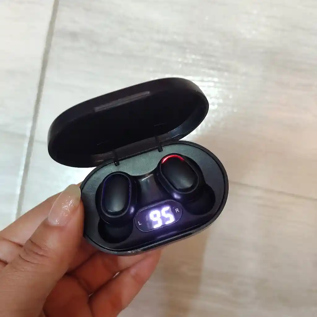 Audifonos Inalambricos Pequeños Negros Con Pantalla De Bateria Led