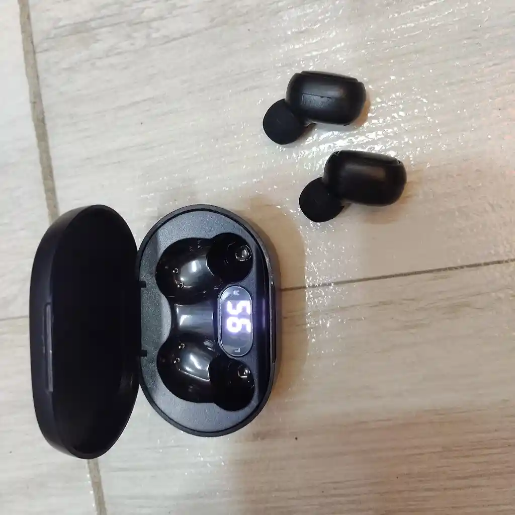 Audifonos Inalambricos Pequeños Negros Con Pantalla De Bateria Led