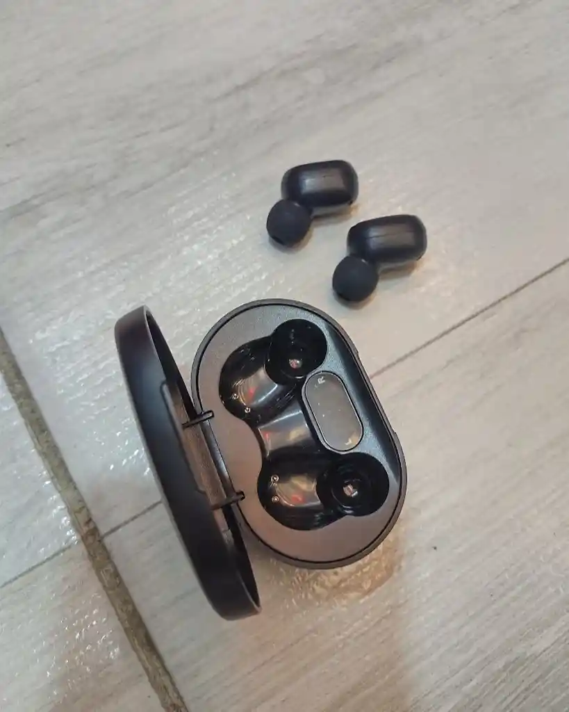 Audifonos Inalambricos Pequeños Negros Con Pantalla De Bateria Led