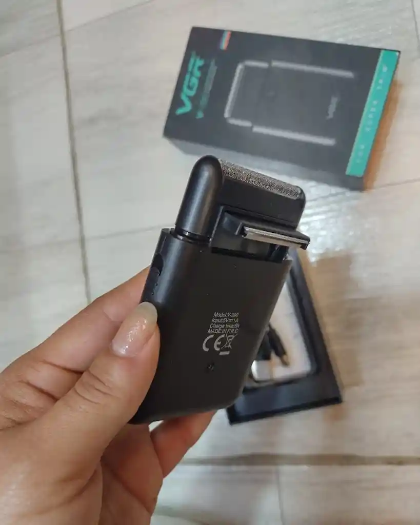 Maquina Afeitadora Rasuradora Inalambrica Negra Recargable Vgr V-390