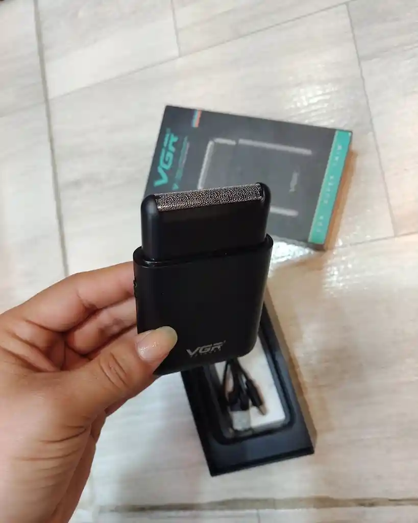 Maquina Afeitadora Rasuradora Inalambrica Negra Recargable Vgr V-390