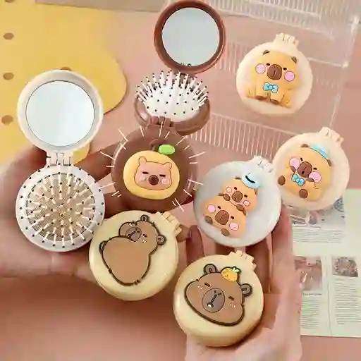 Cepillo Peine Liviano Pequeño Redondo Con Espejo Capibara Enkor