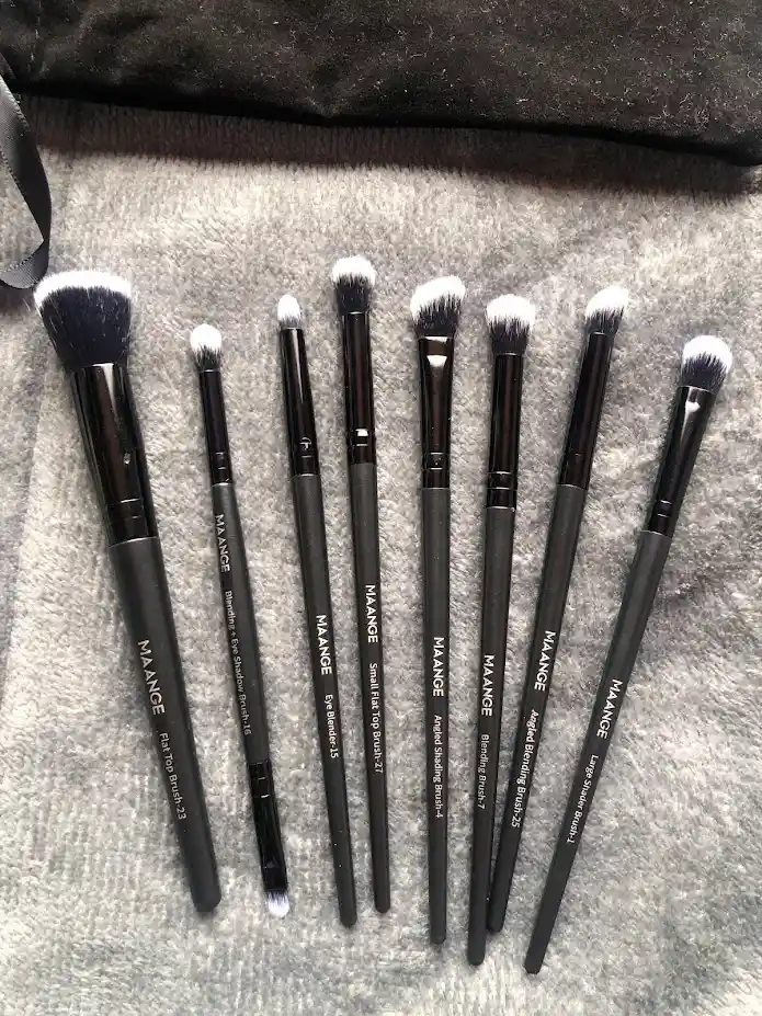 Kit De 8 Brochas De Maquillaje Negras + Estuche Negro