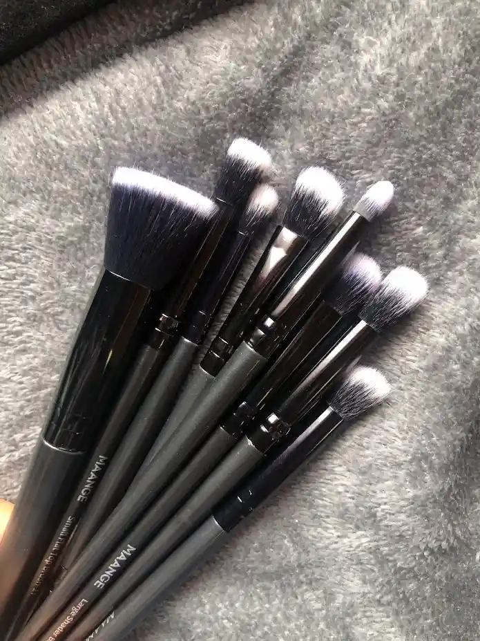 Kit De 8 Brochas De Maquillaje Negras + Estuche Negro