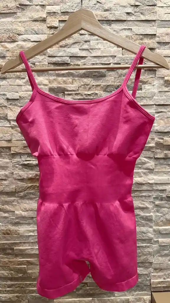 Enterizo Deportivo Mono Essential Fucsia Talla S