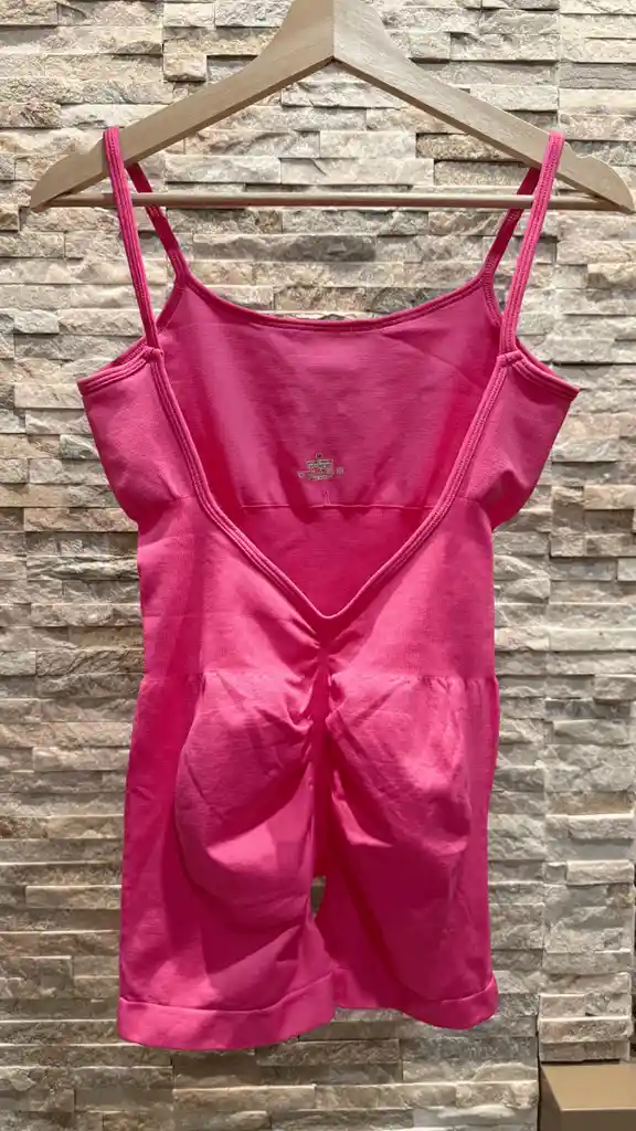 Enterizo Deportivo Mono Essential Fucsia Talla M