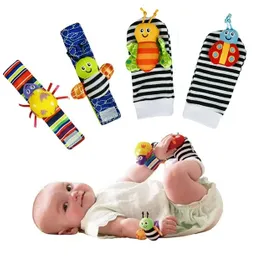 Kit Calcetines Con Sonajero Y Manillas Con Sonajero