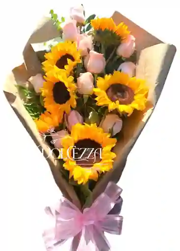 Flores Rosas Rosadas Y Girasoles En Ramillete