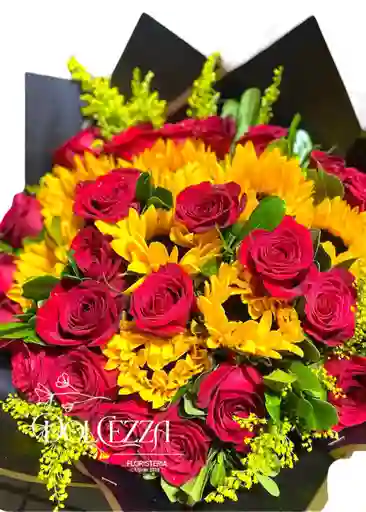 Flores Rosas Rojas Y Girasoles