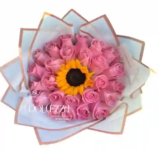 Flores Rosas Rosdas Y Girasol