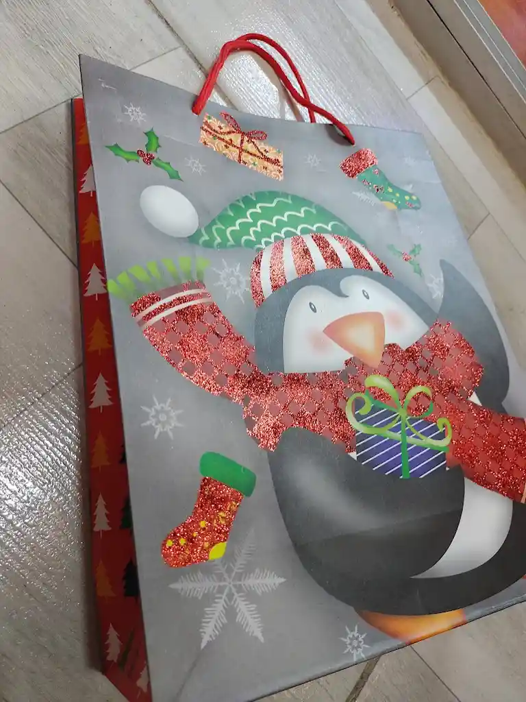 Bolsa De Regalo Navidad Pinguino De Navidad Mediana 32 Cm X 25 Cm