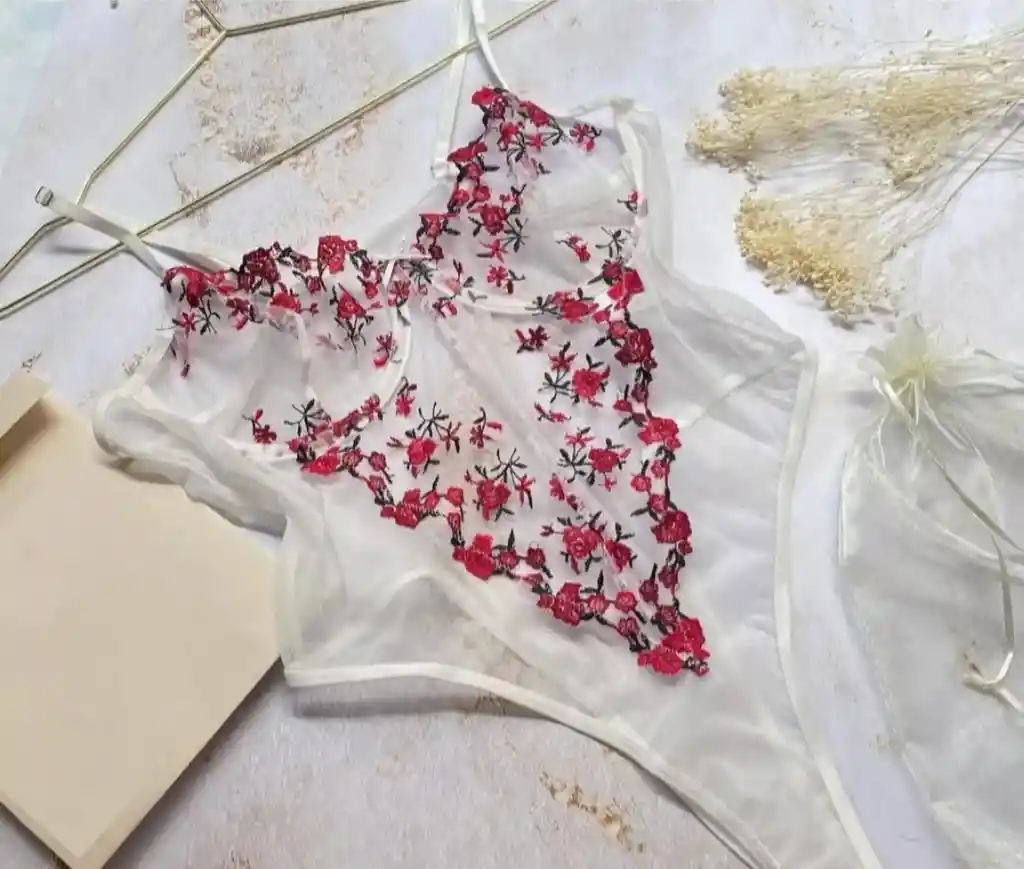 Bodie Rosas Bordadas