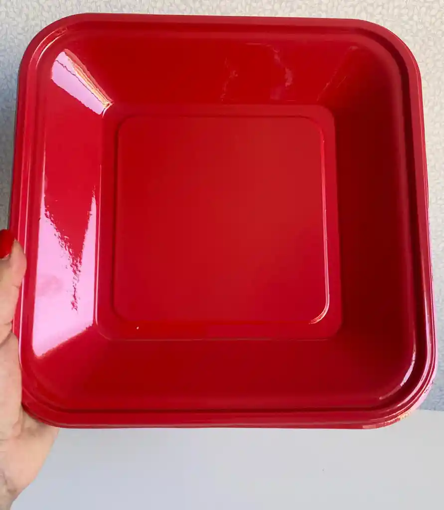 Platos Plástico Rojos Cuadrados 23 Cms X 10 Unds