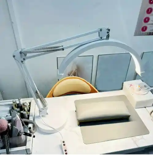 Lampara Media Luna 2 En 1 De Escritorio Para Manicure