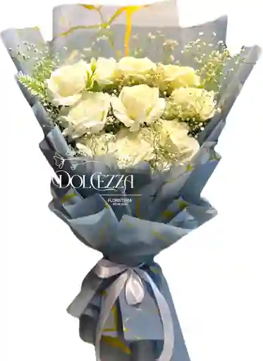 Flores Rosas Blancas En Bouquet