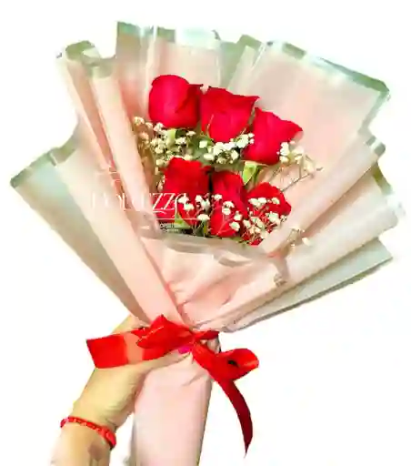 Flores Rosas Rojas En Ramillete