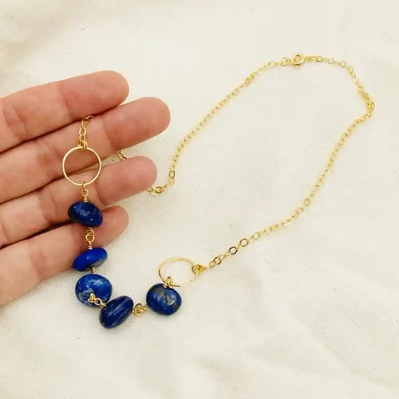 Collar Dorado Con Piedras Lapislázuli
