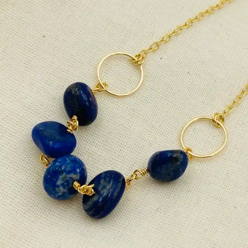 Collar Dorado Con Piedras Lapislázuli