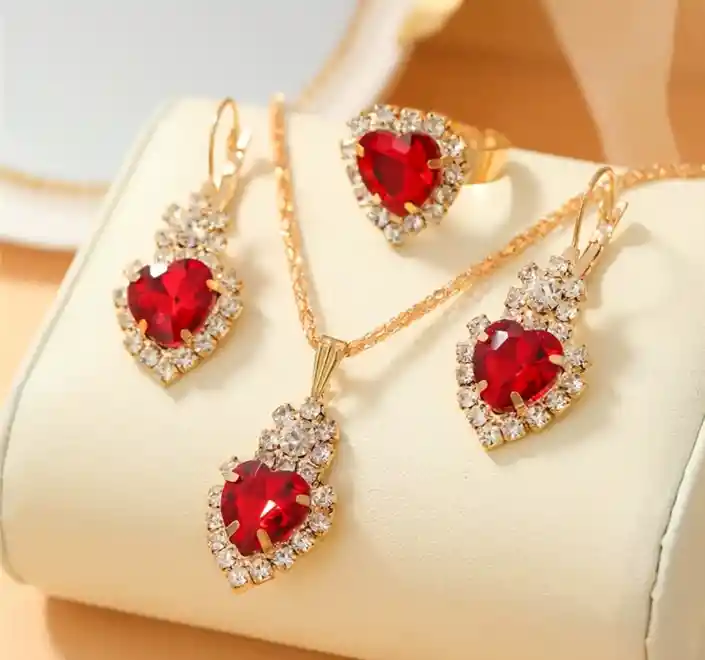 Collar Aretes Y Anillo Forma Corazón Color Rojo En Caja