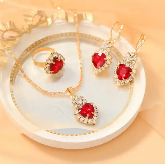 Collar Aretes Y Anillo Forma Corazón Color Rojo En Caja