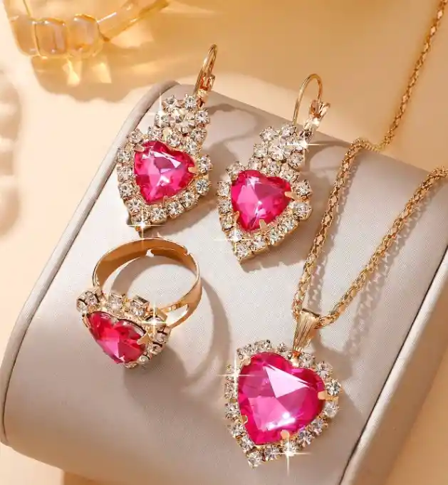 Collar Aretes Y Anillo Forma Corazón Color Fucsia En Caja