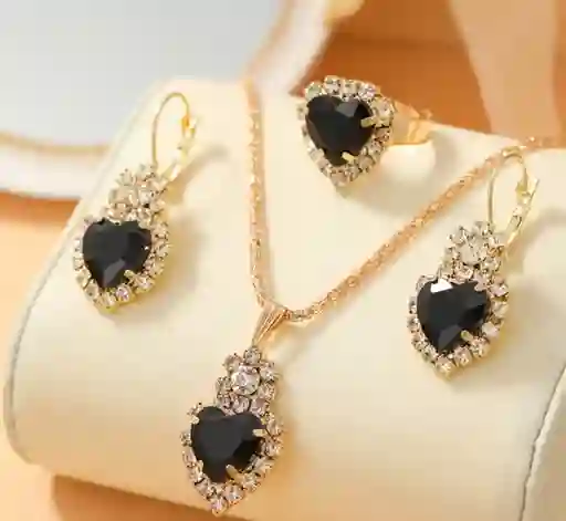 Collar Aretes Y Anillo Forma Corazón Color Negro En Caja