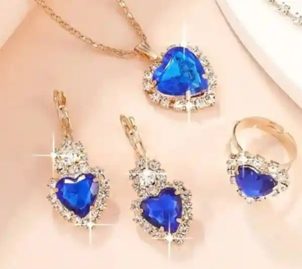 Collar Aretes Y Anillo Forma Corazón Color Azul En Caja