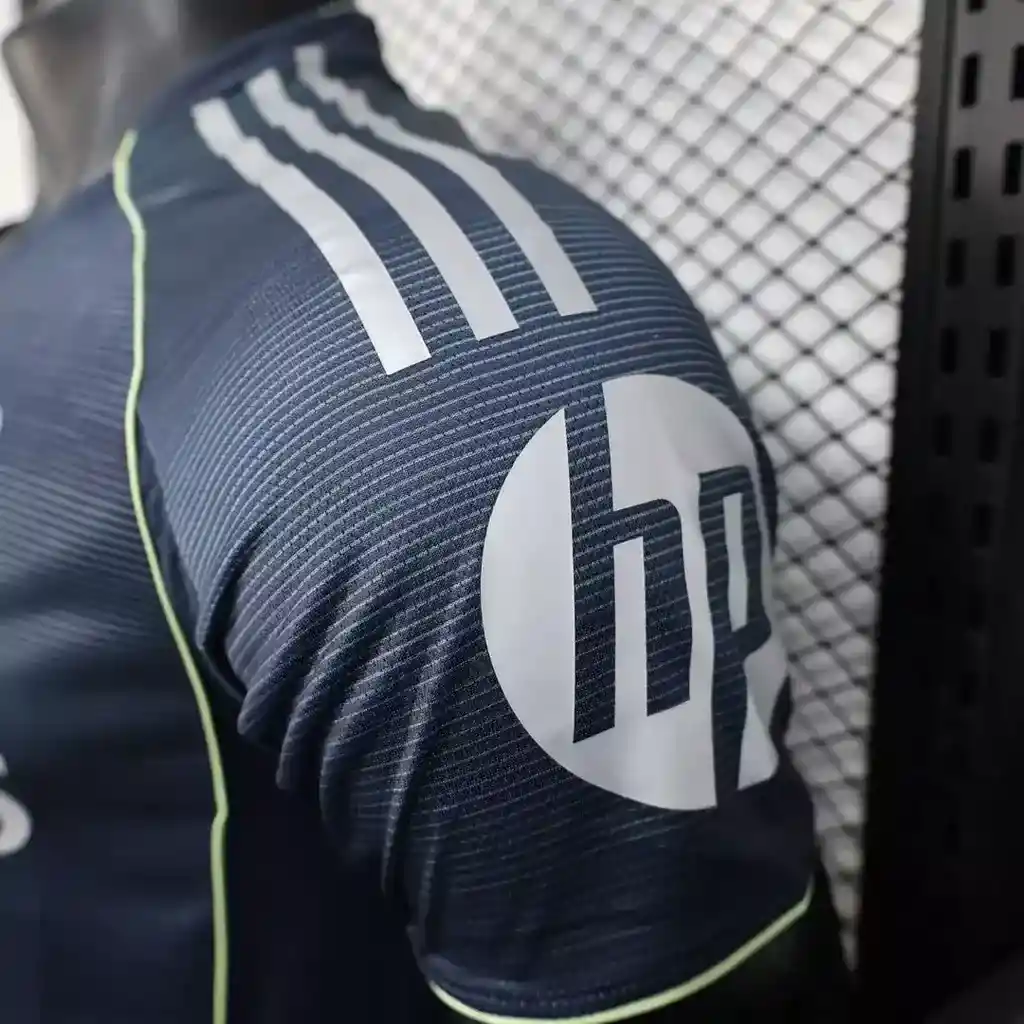 Camiseta Real Madrid Visitate 2025 (talla L)