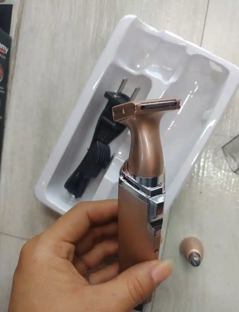 Afeitadora Portátil De Naríz Y Cabello Geemy Gm-3110 Rosa