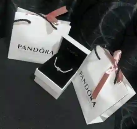 Brazalete Cadena De Serpiente Pandora Moments Con Broche De Corazón Decorado Con El Árbol De Familia