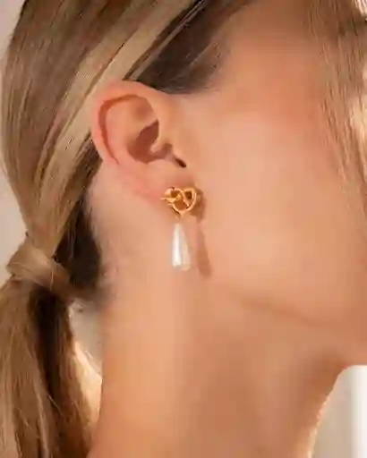 Ave María Aretes Corazón Perla Gota