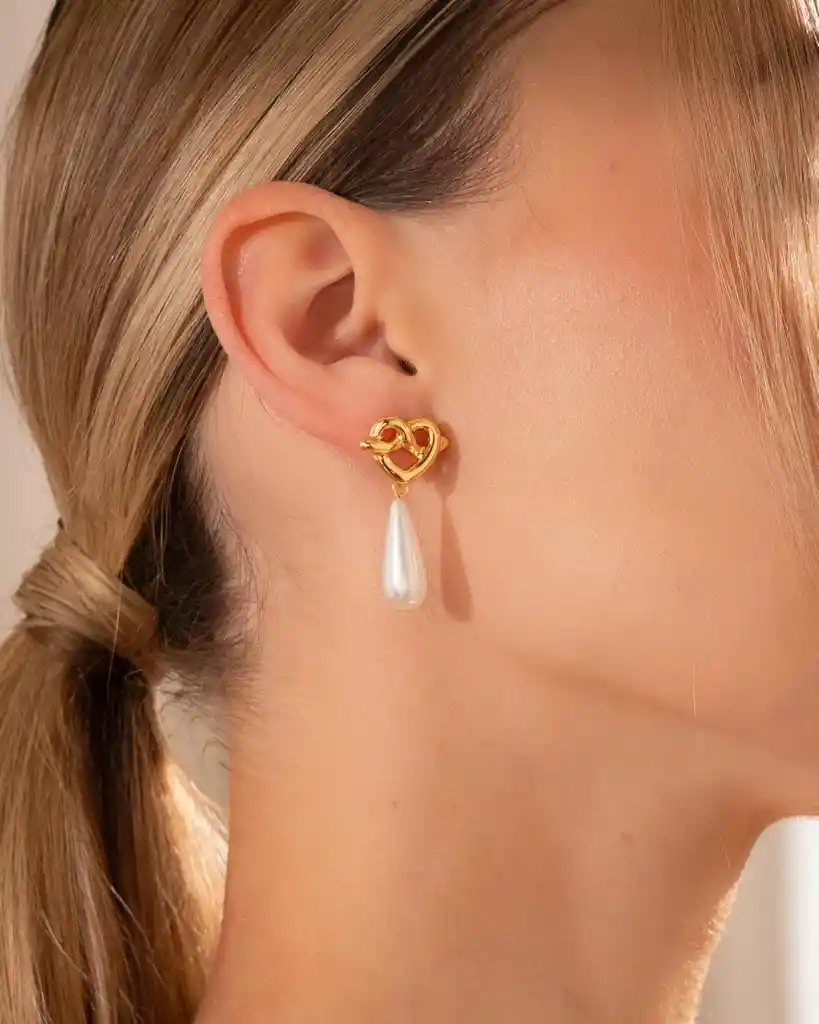 Ave María Aretes Corazón Perla Gota