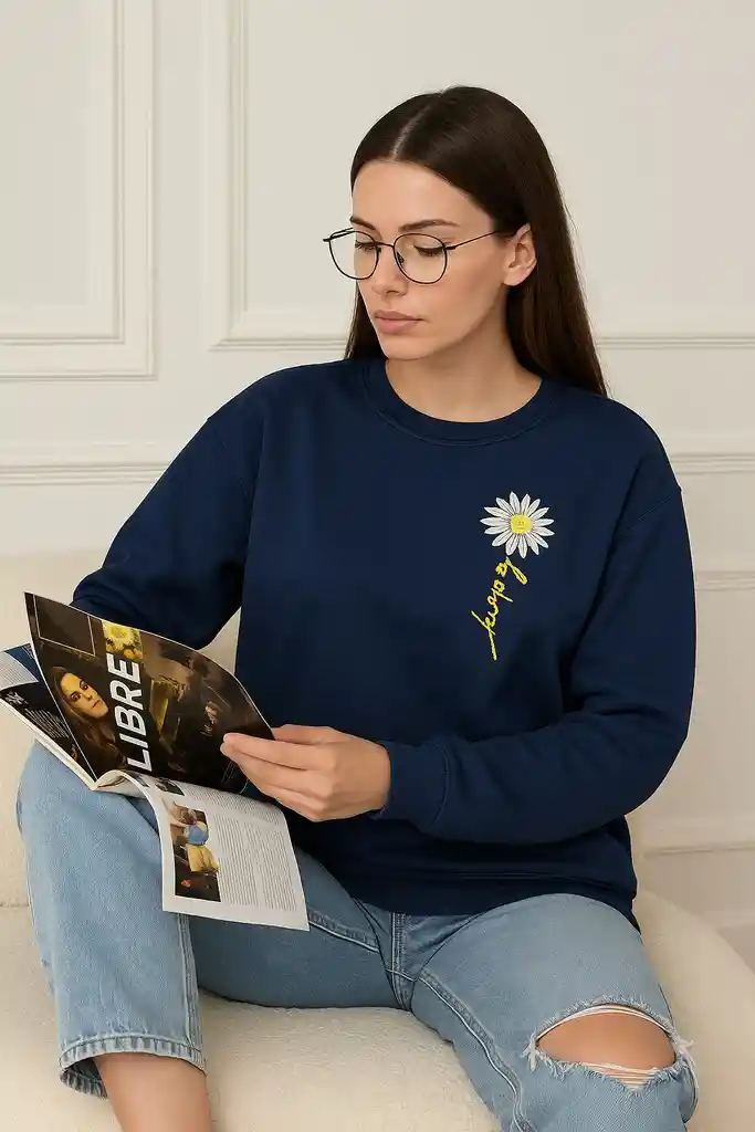 Buzo Hoodie Con Detalle Floral Edición Atemporal