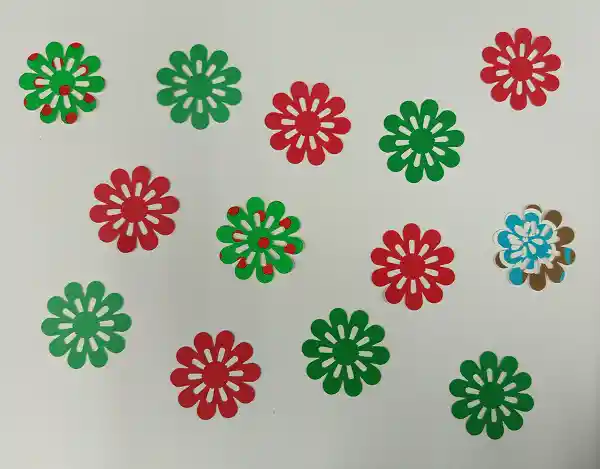 Flores En Papel De Diseños De Navidad (4 X4 Cm) X 20und