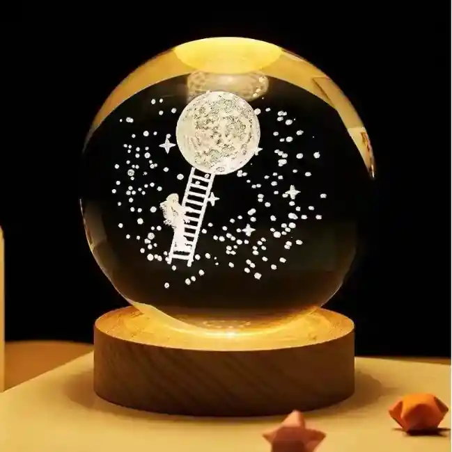 Lámpara Bola De Cristal Led Diseño De Astronauta Subiendo A La Luna Con Base