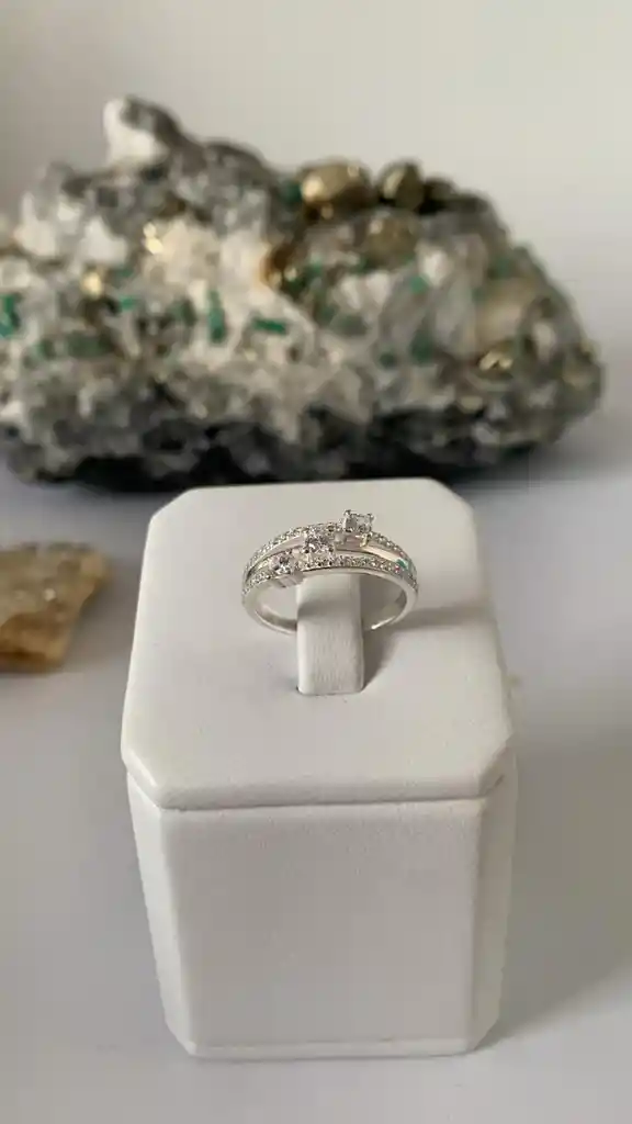 Anillo Trini - Plata Ley 925 Con Circones Tipo Diamante